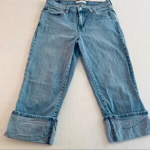 Levi’s light blue denim cuffed cropped capri 515 jeans